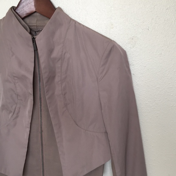 ‼️LAST CHANCE‼️ BCBG MAXAZRIA CROPPED BLAZER - Picture 6 of 7